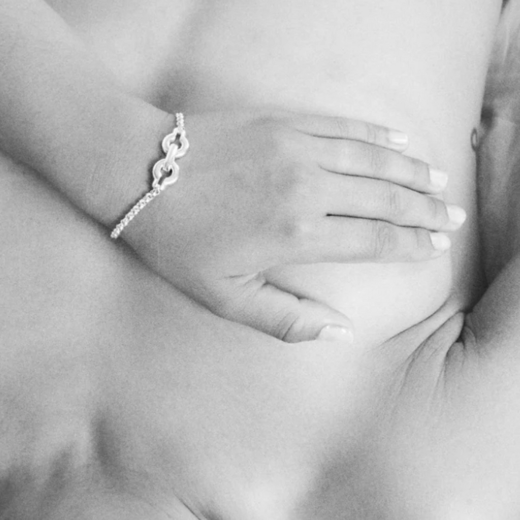 Ample Clasp Bracelet